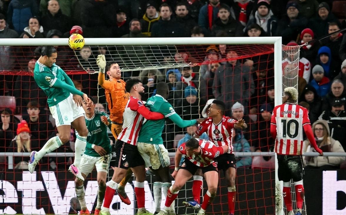 1:0！萨拉赫队史第一，范戴克一锤定音，利物浦重返胜利紧咬曼联